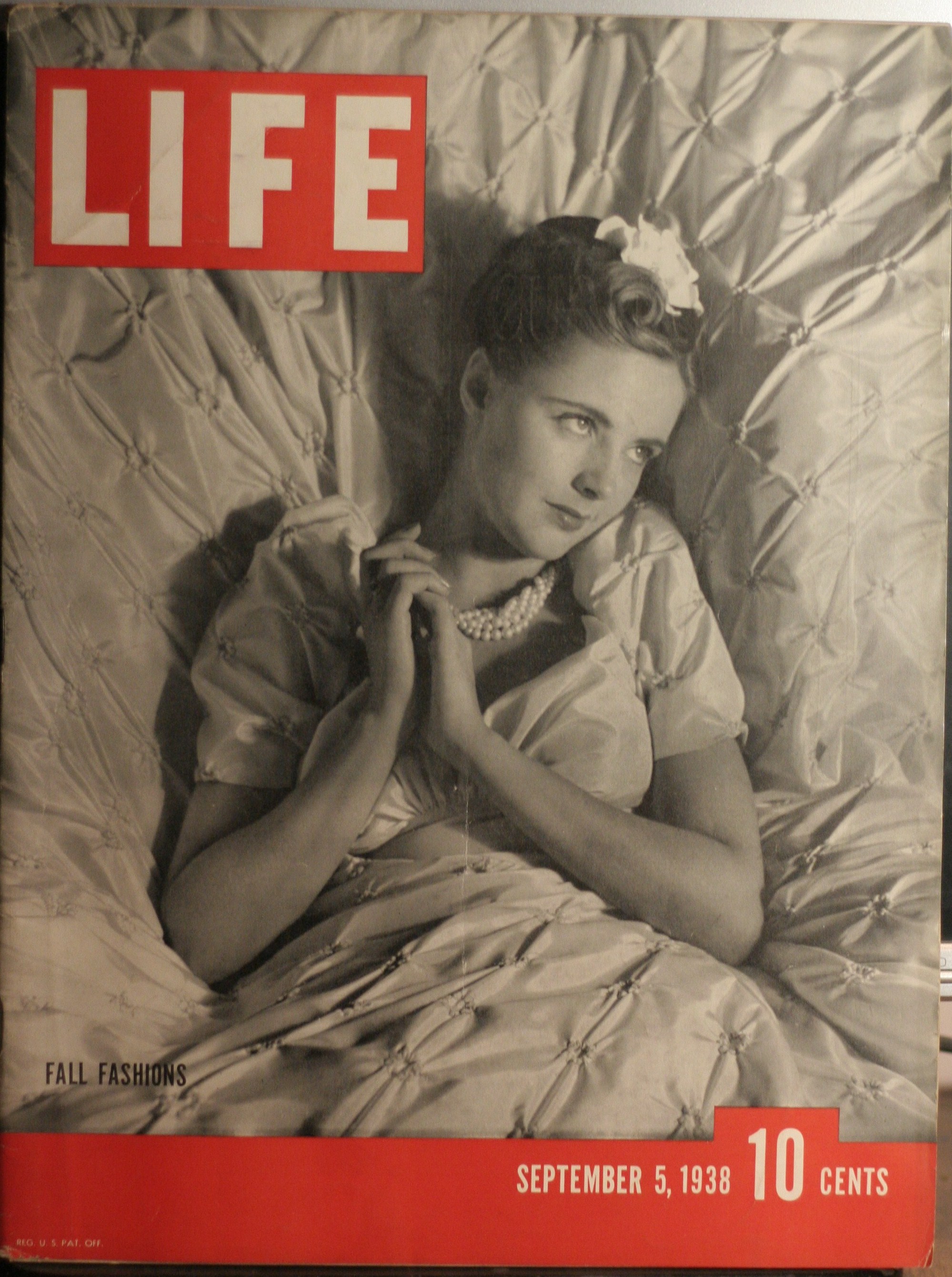 LIFE MAGAZINE SEPTEM 5,1938 FALL FASHIONS. COVER (click to enlarge)