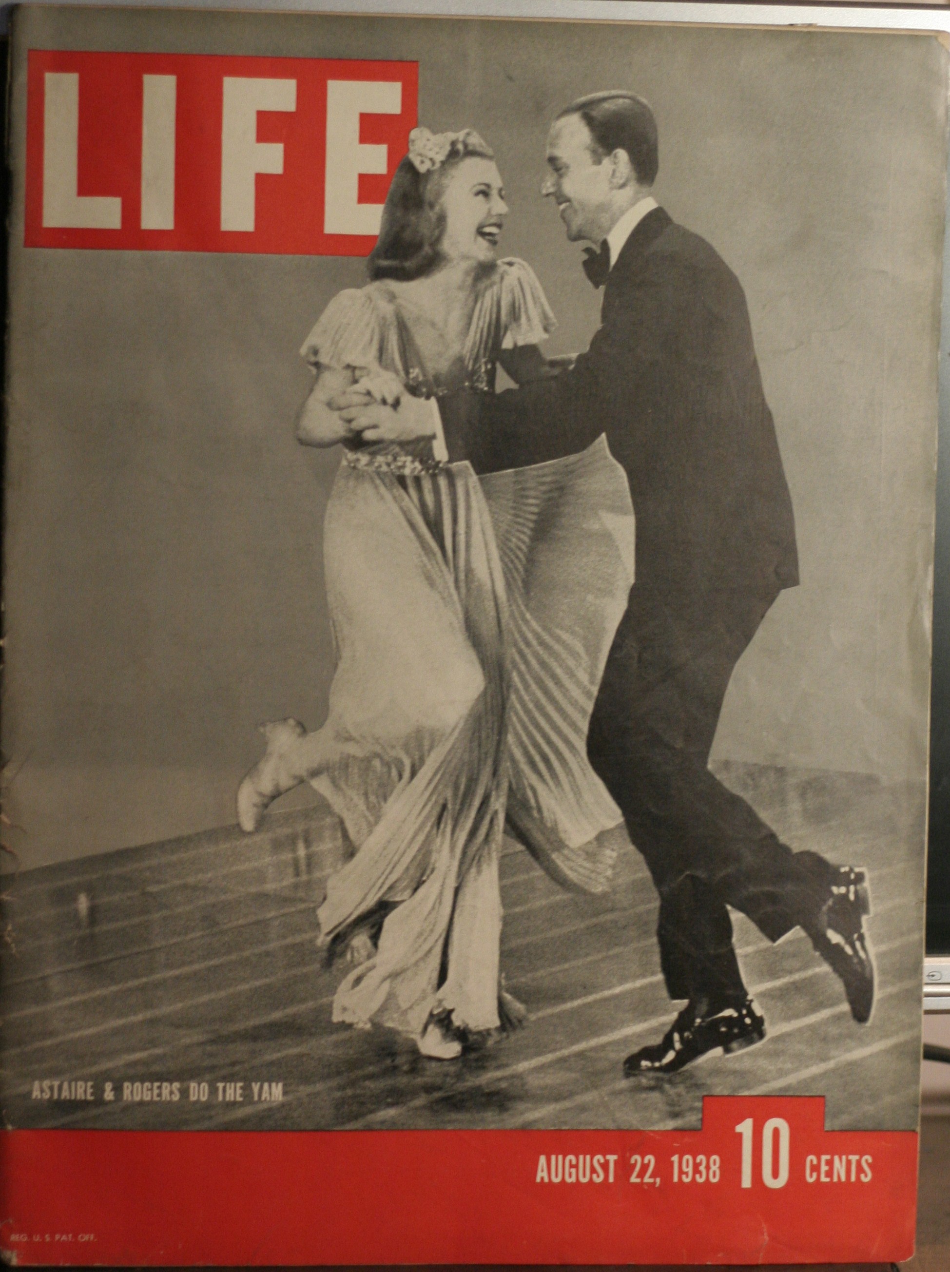 LIFE MAGAZINE AUGUST 22,1938 ASTAIRE & ROGERS. COVER (click to enlarge)