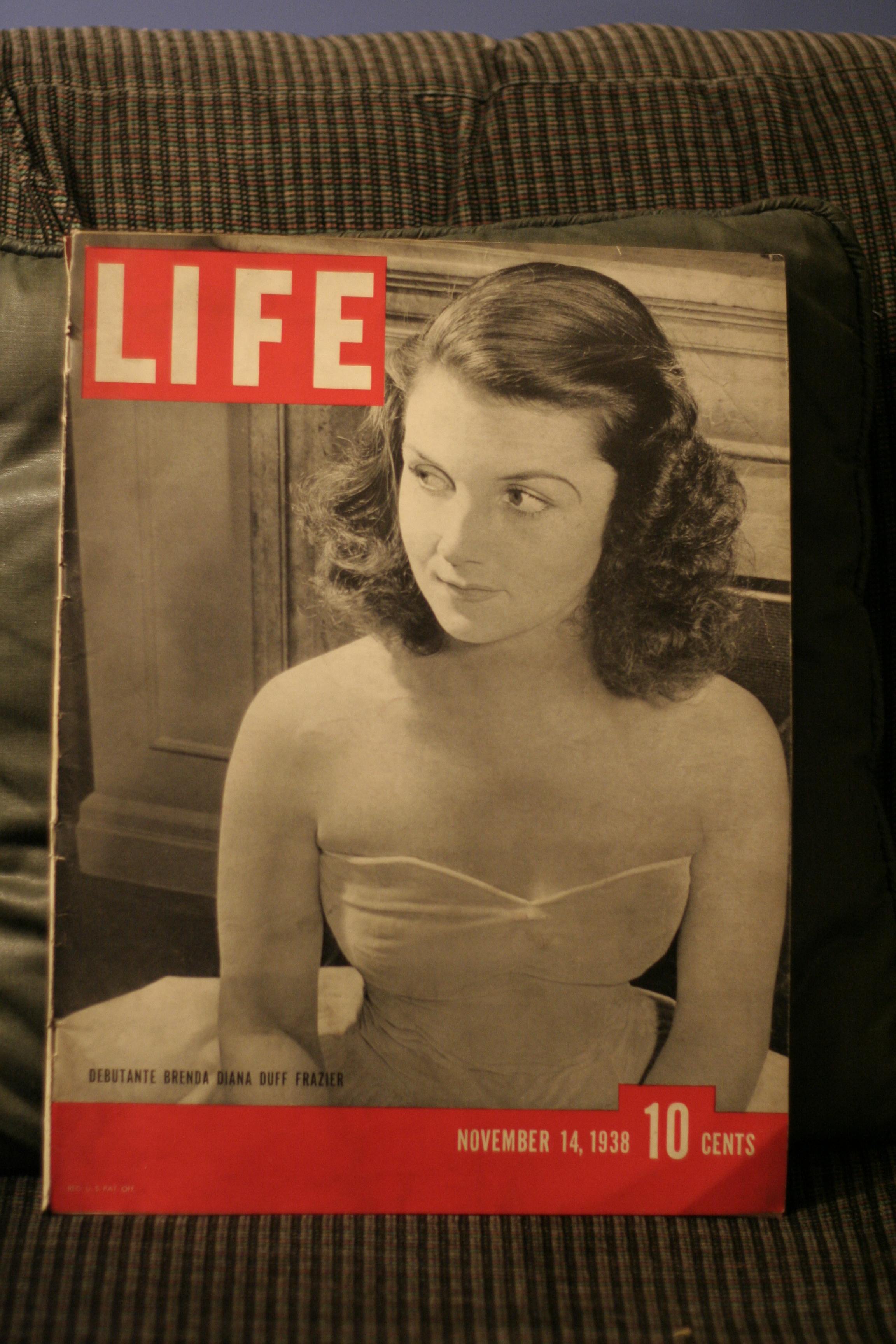 LIFE MAGAZINE NOVEMBER 14,1938 BRENDA DIANA DUFF COVER (click to enlarge)